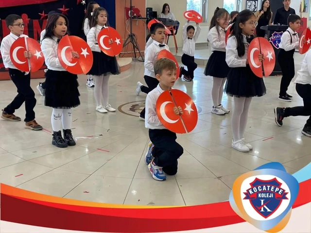 Bayraklarla coşku
