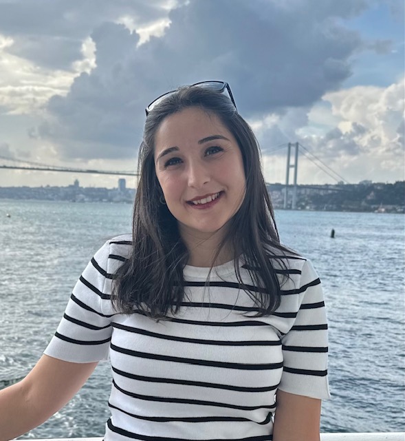 Nur Çınar